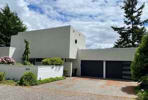 featured image of 300 Crest Ln