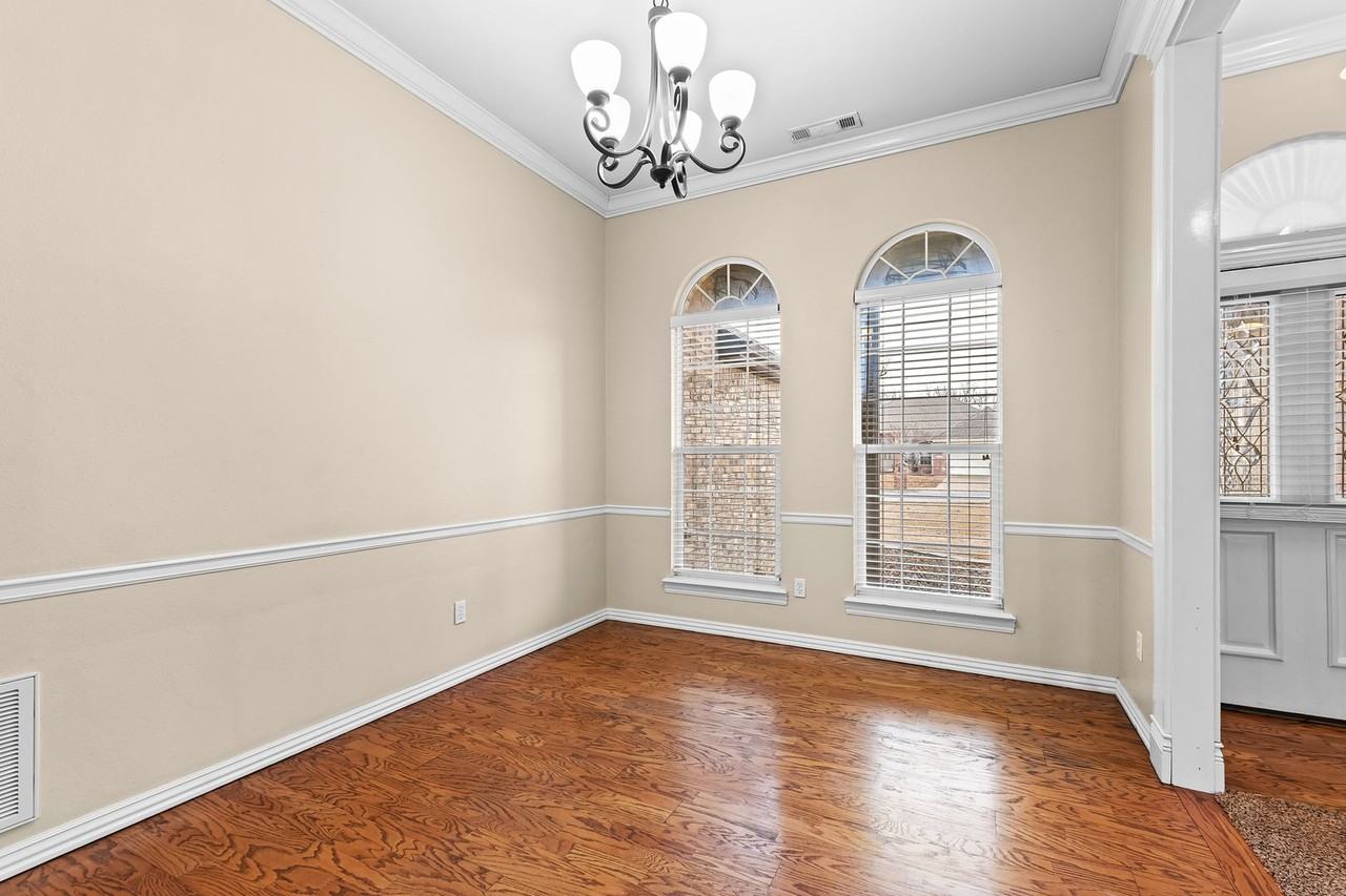 400 Lyndal Ln - Photo 6 of 31