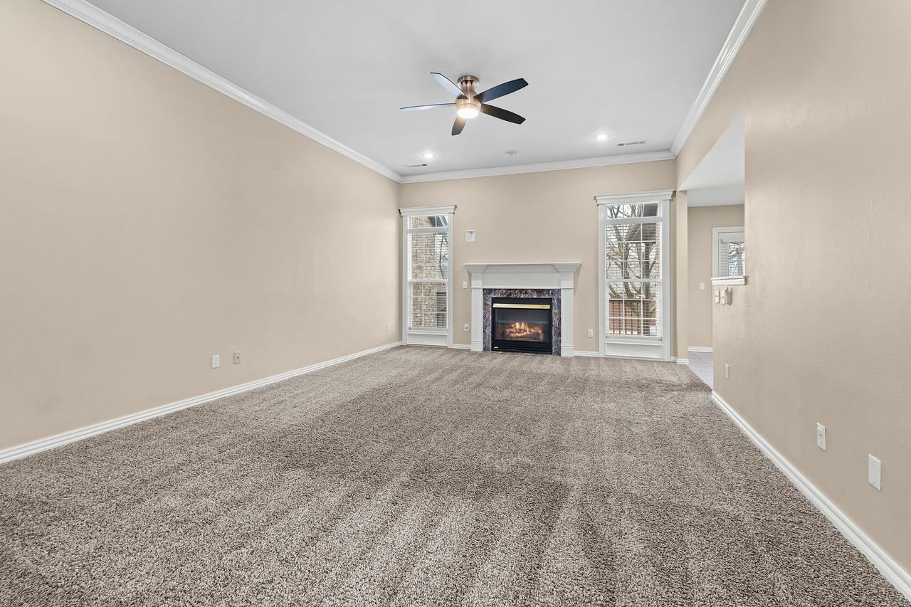 400 Lyndal Ln - Photo 7 of 31