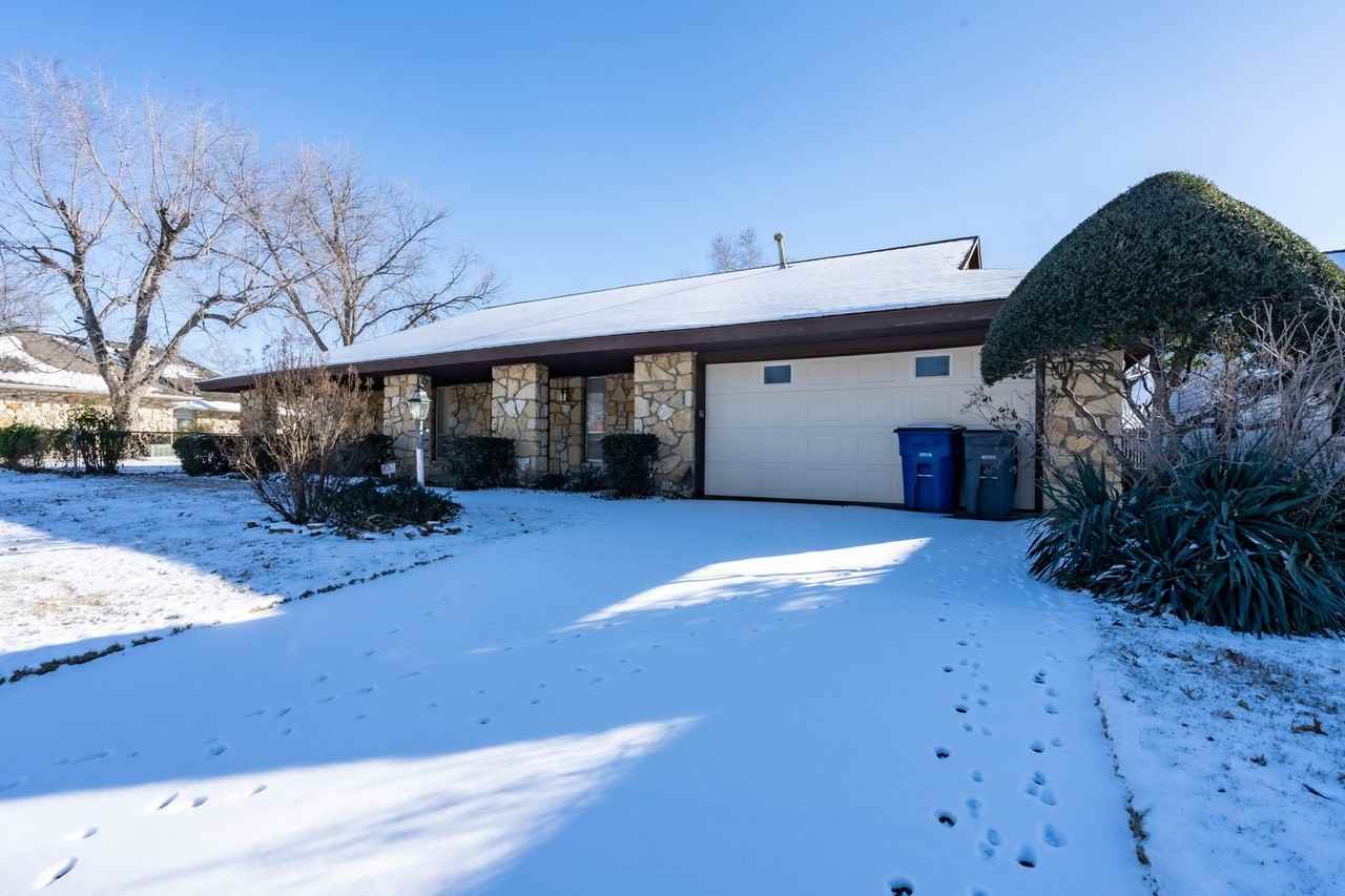 6828 E 47th St - Photo 3 of 20