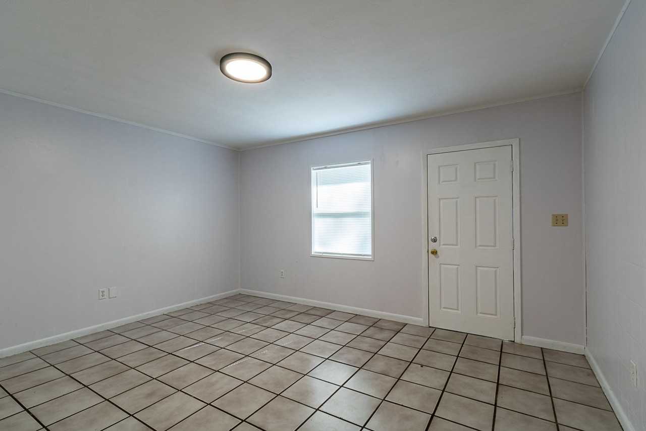 2056 Nw 34th Ave - Photo 3 of 13