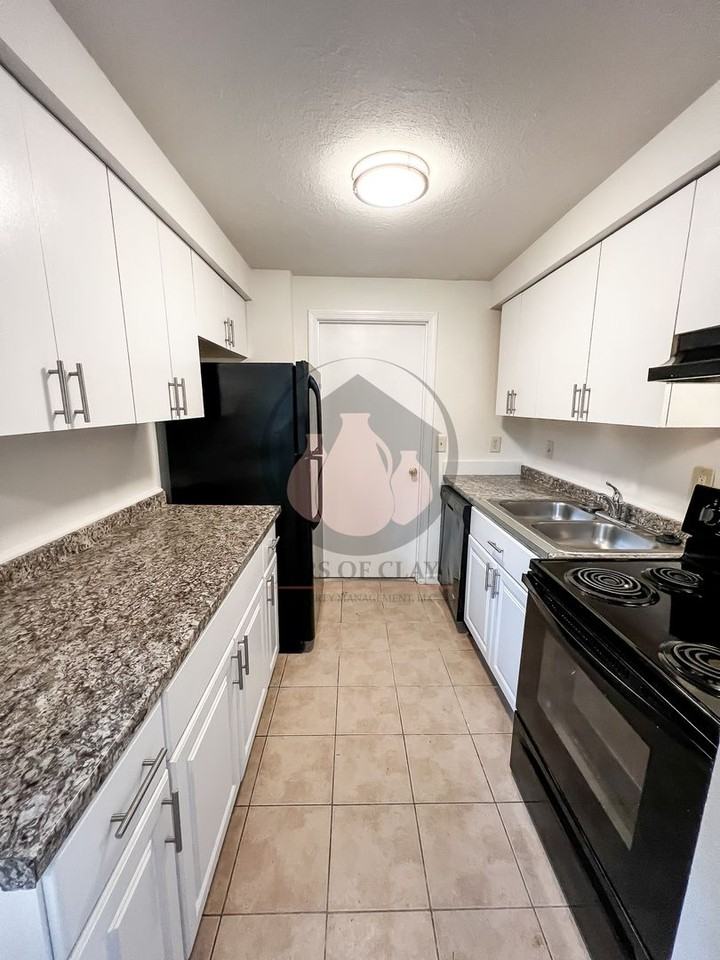 4825/4827 Skyline Rd S - Photo 3 of 17