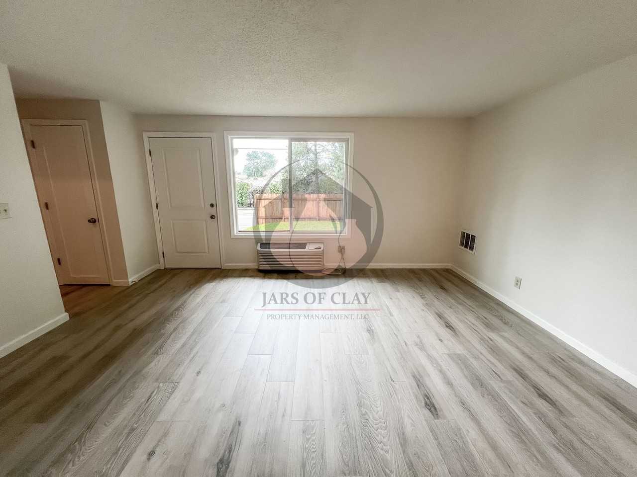 4825/4827 Skyline Rd S - Photo 6 of 17