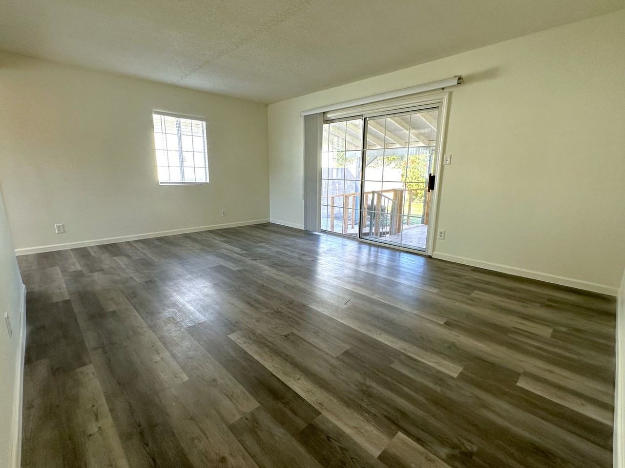 10206 Hillview Ave - Photo 2 of 13