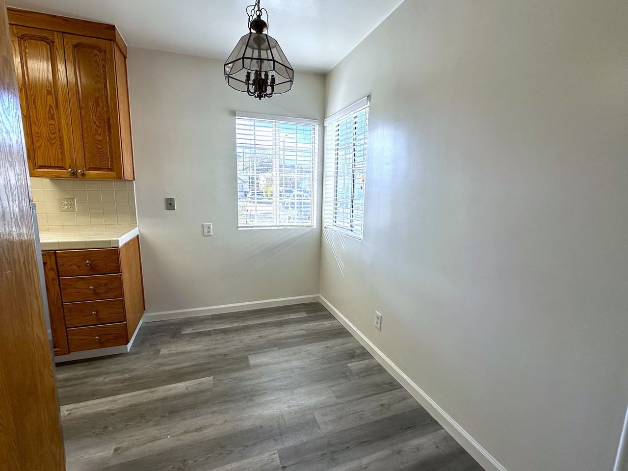 10206 Hillview Ave - Photo 4 of 13