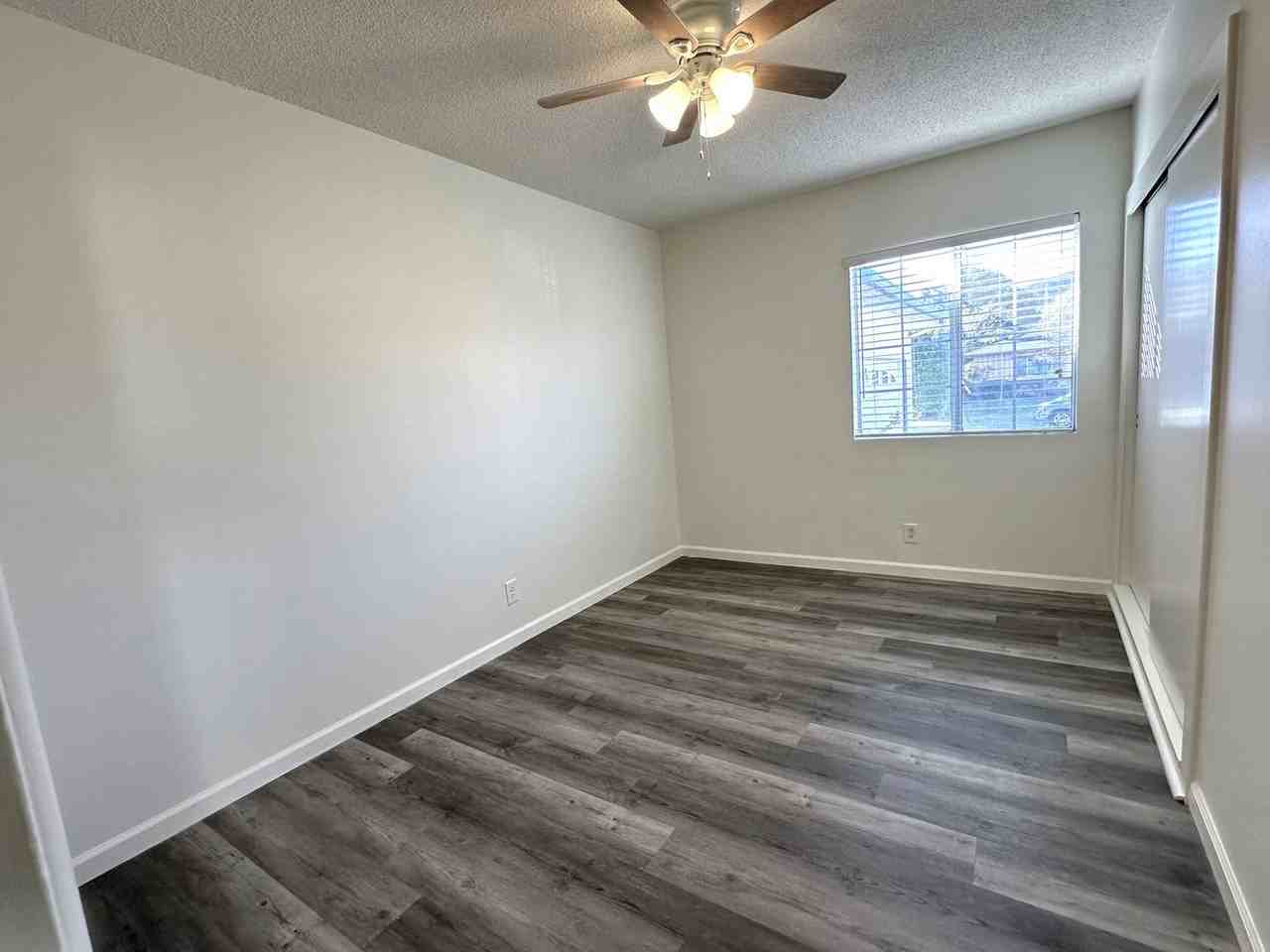 10206 Hillview Ave - Photo 5 of 13