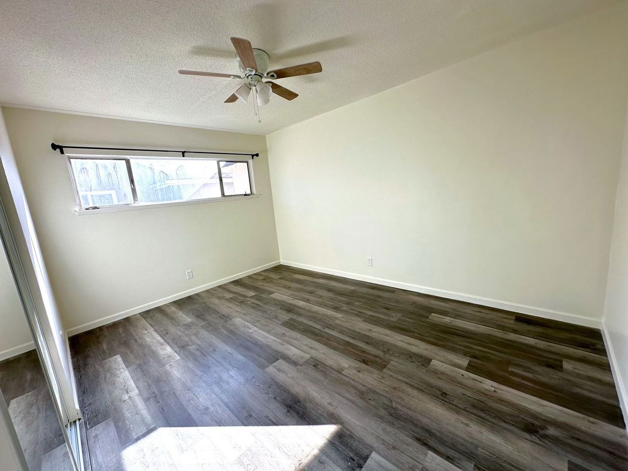 10206 Hillview Ave - Photo 6 of 13