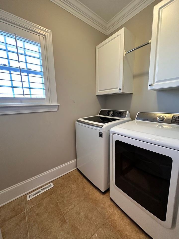 320 Home Ct - Photo 3 of 15