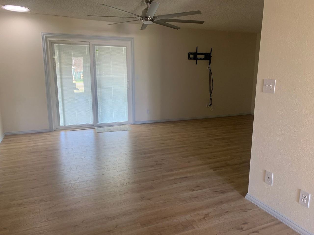 14539 Blowers St - Photo 3 of 16