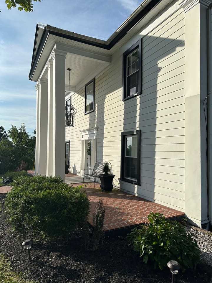 108 S Franklin St #2 - Photo 2 of 17