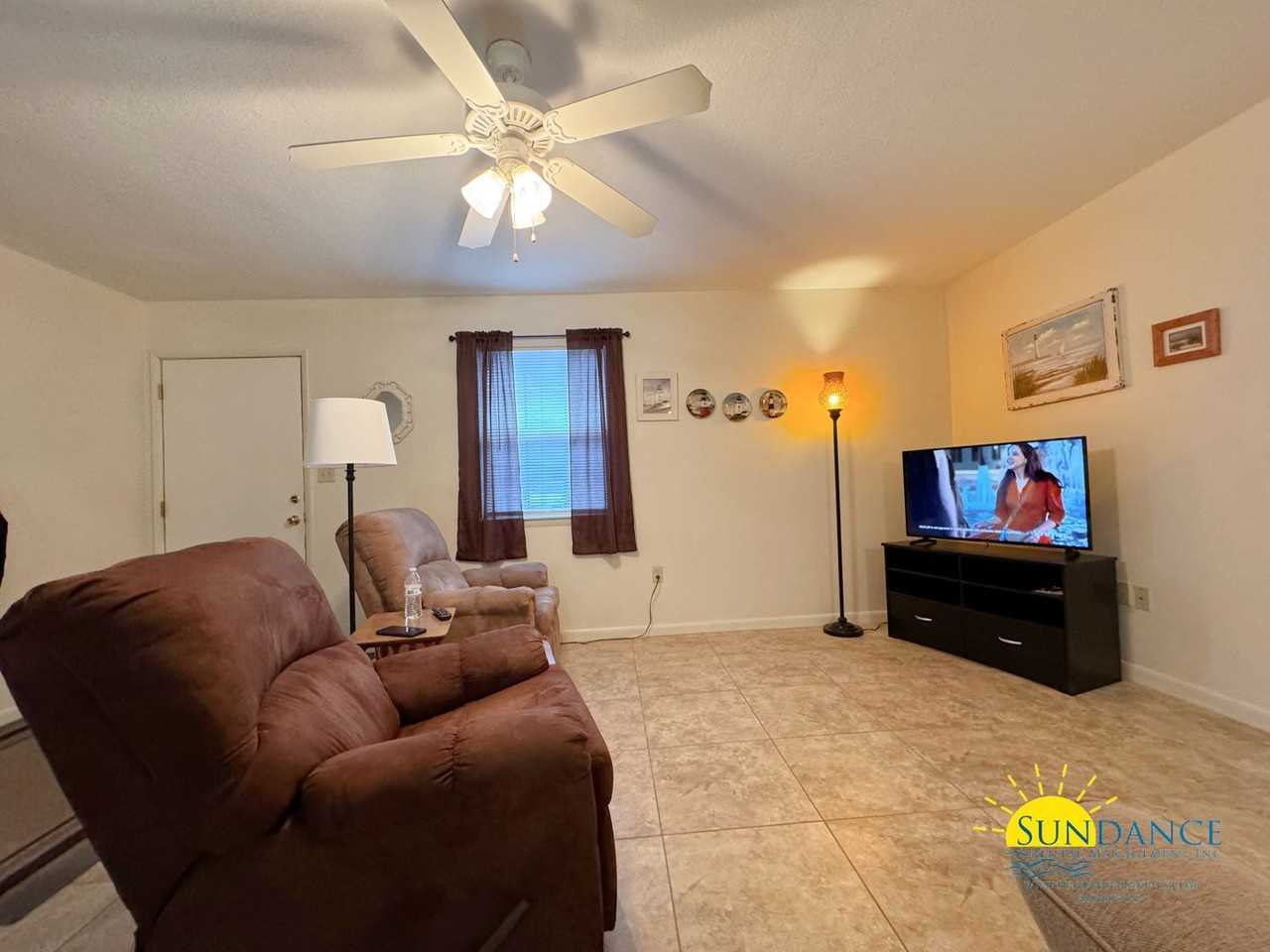 816 Lark St #8 - Photo 3 of 20