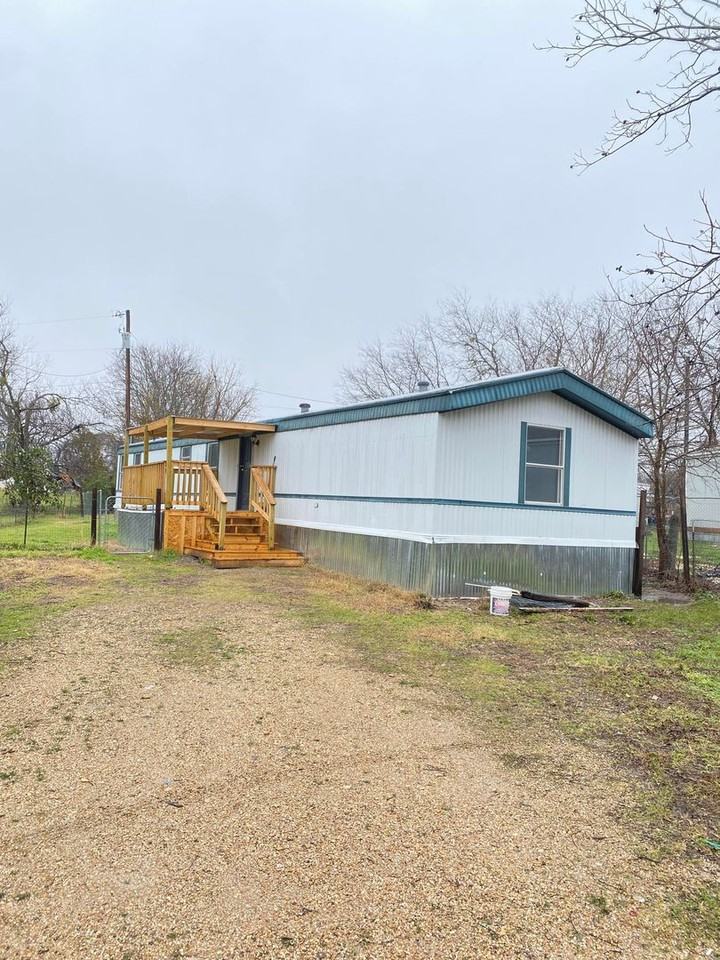 210 Latham Cir - Photo 2 of 19