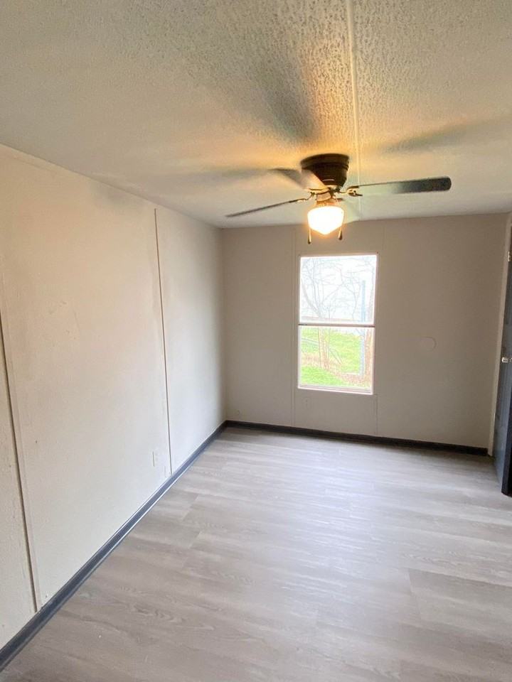 210 Latham Cir - Photo 3 of 19