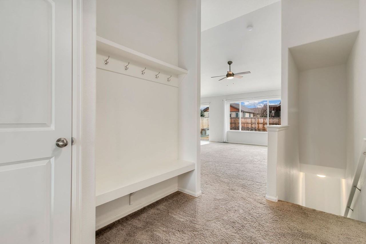 6388 Black Hills Ave - Photo 3 of 29
