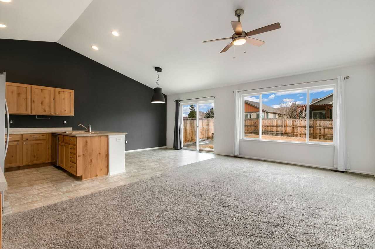 6388 Black Hills Ave - Photo 4 of 29