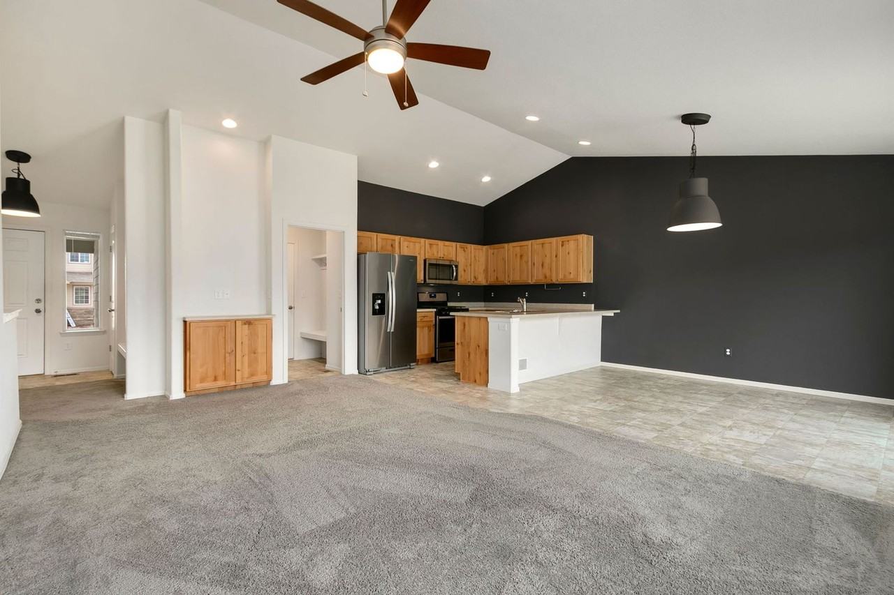 6388 Black Hills Ave - Photo 5 of 29