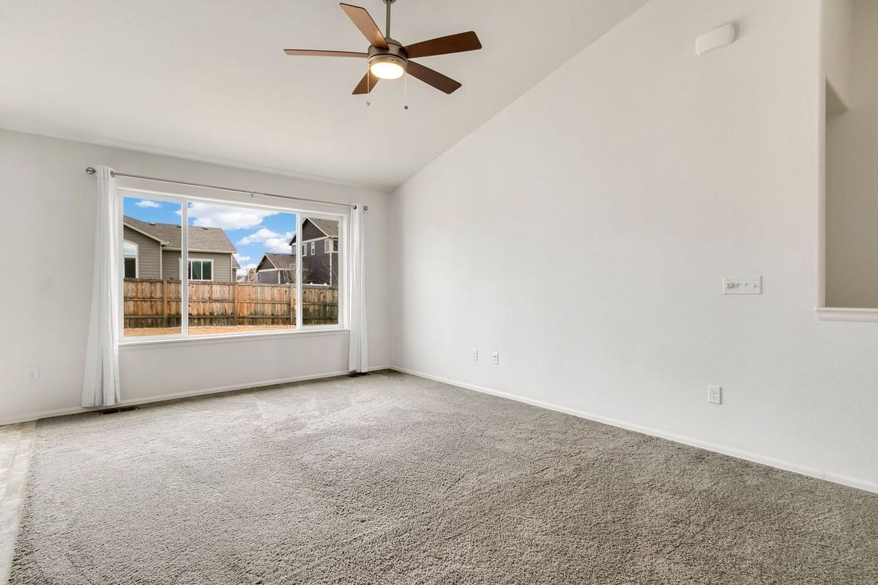 6388 Black Hills Ave - Photo 6 of 29