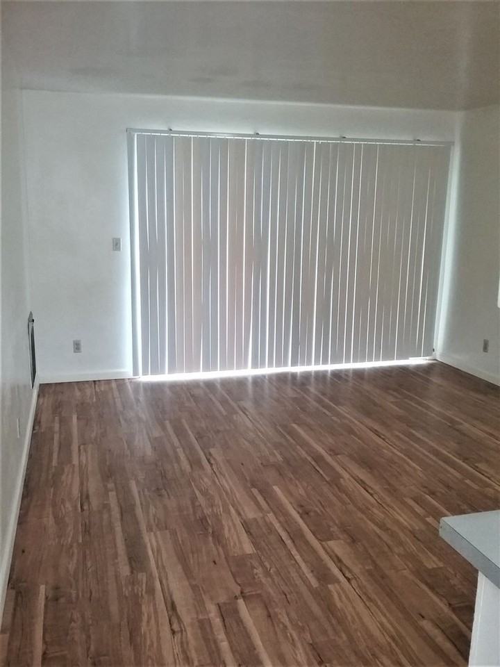 555 Westmont - Photo 6 of 11