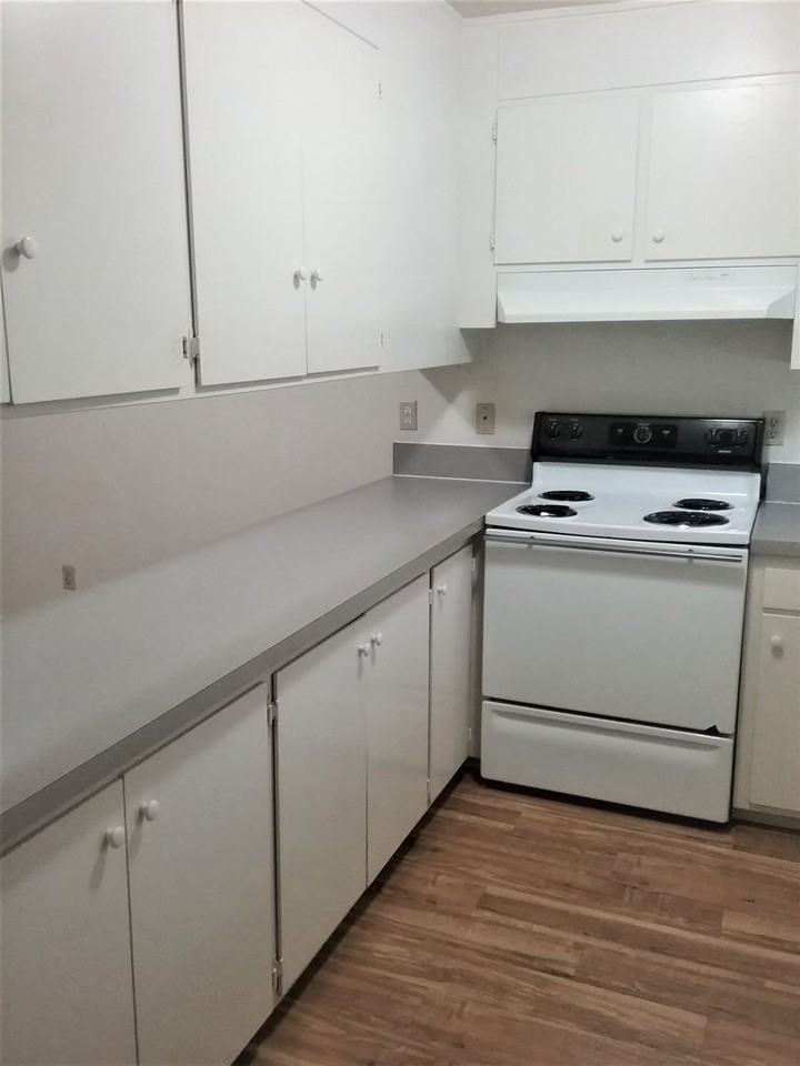 555 Westmont - Photo 7 of 11