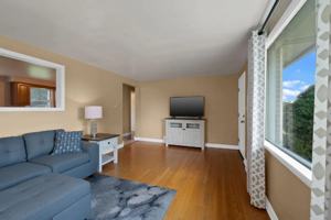 featured image of 921 Stadium Dr