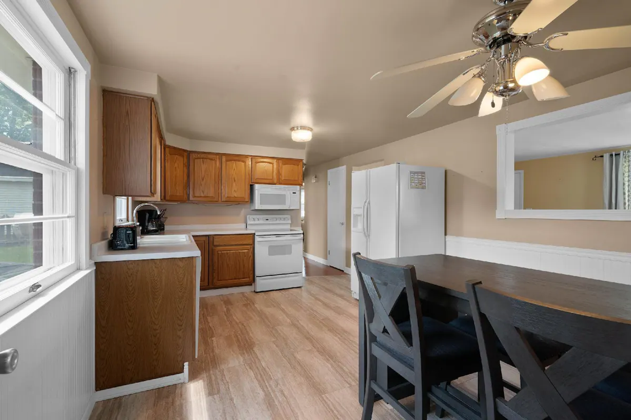 921 Stadium Dr - Photo 5 of 20