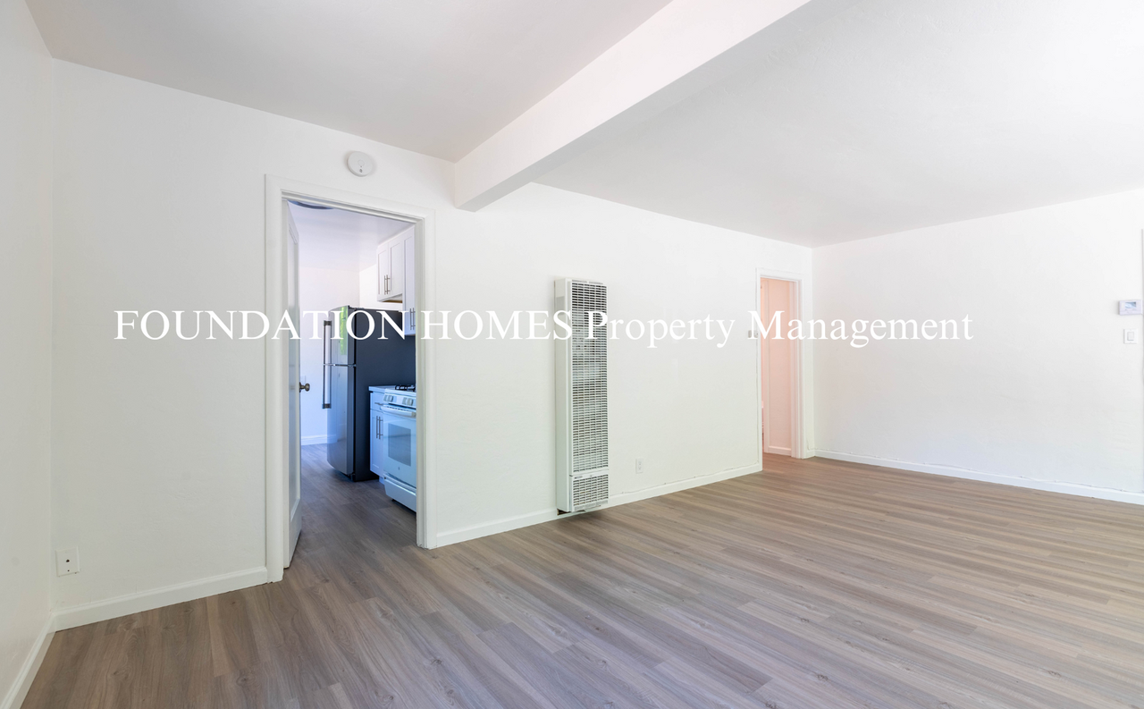 315 C Street - Photo 5 of 11