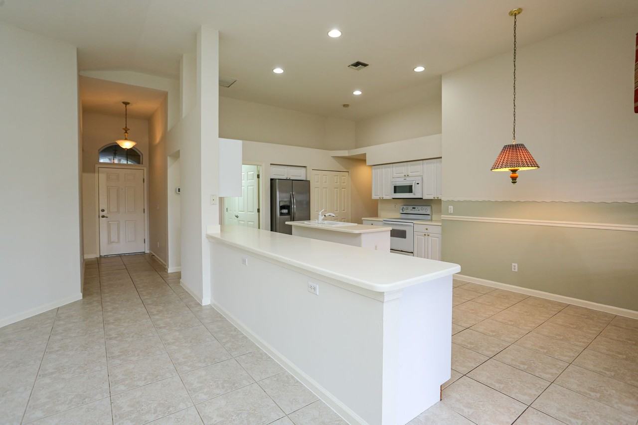 6496 Autumn Woods Blvd - Photo 3 of 42