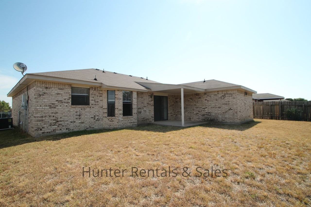 4604 Fieldcrest Dr - Photo 2 of 26