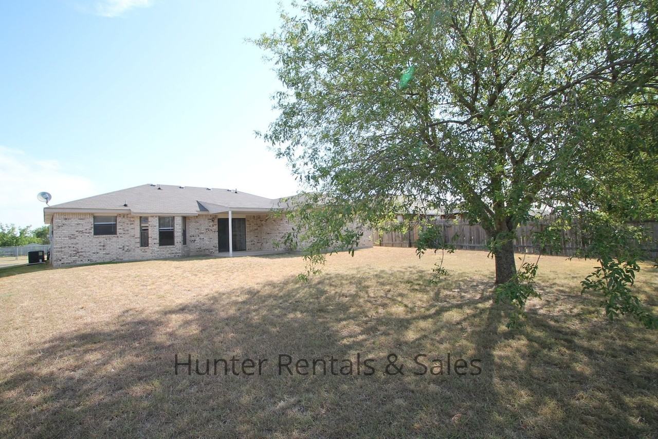 4604 Fieldcrest Dr - Photo 3 of 26