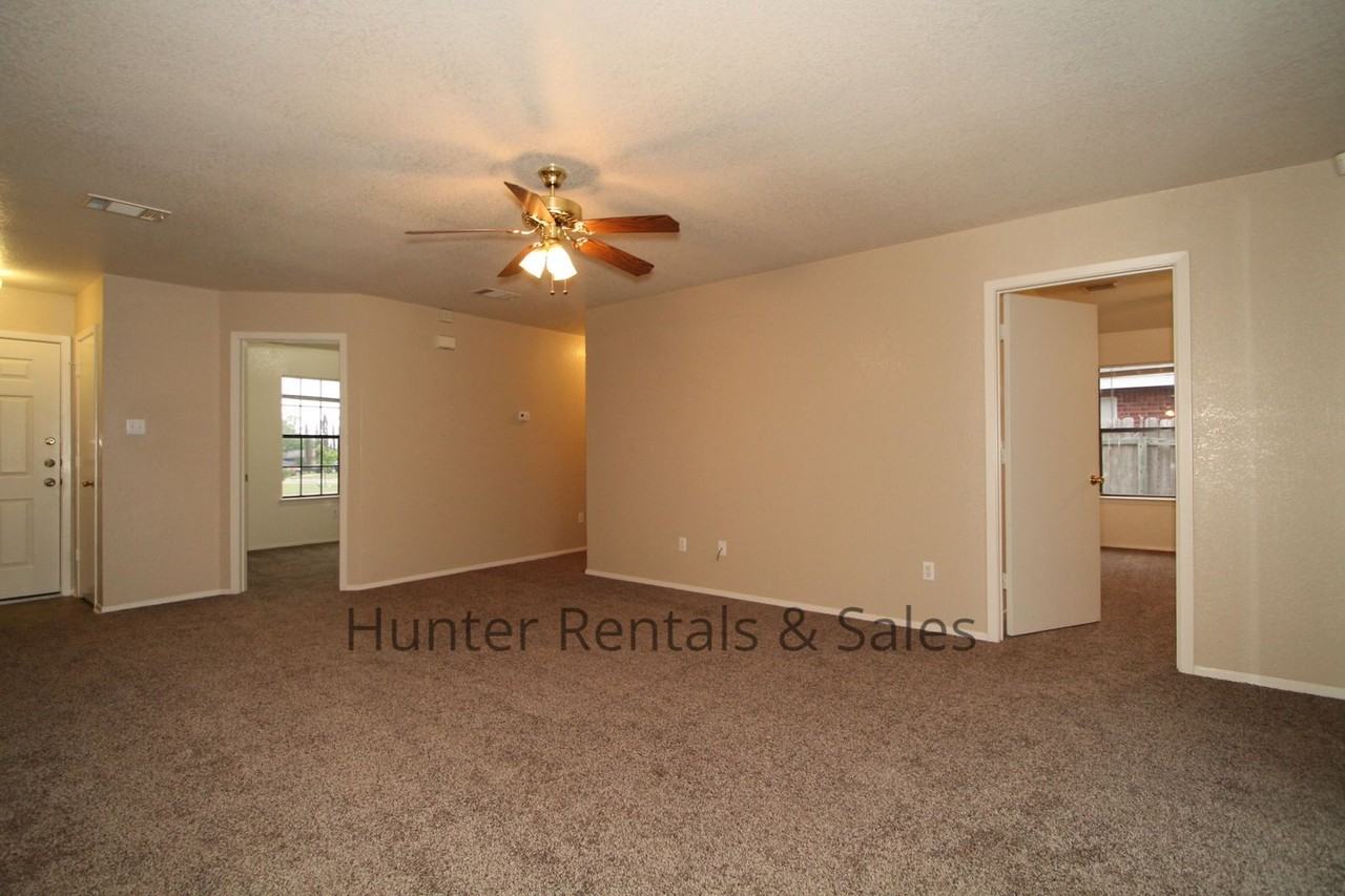 4604 Fieldcrest Dr - Photo 4 of 26