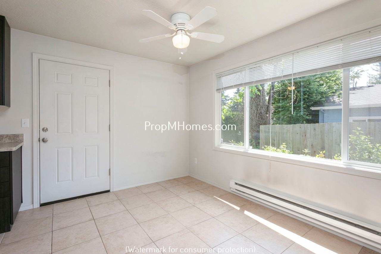15535 Ne Glisan St #1 - Photo 7 of 17