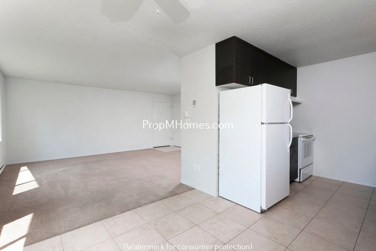 15535 Ne Glisan St #1 - Photo 4 of 17