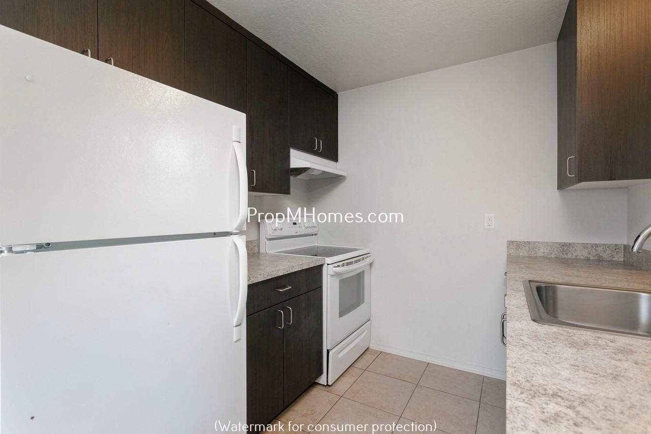 15535 Ne Glisan St #1 - Photo 6 of 17
