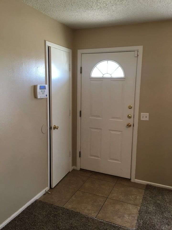 1316 W 32nd St - Photo 3 of 13