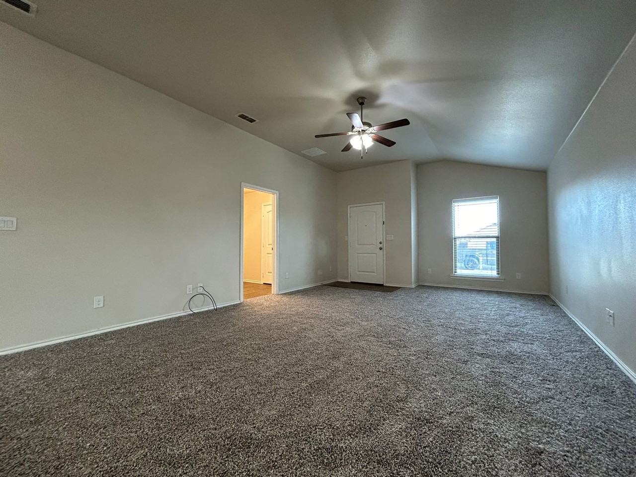 13814 Uvalde Ave - Photo 3 of 10