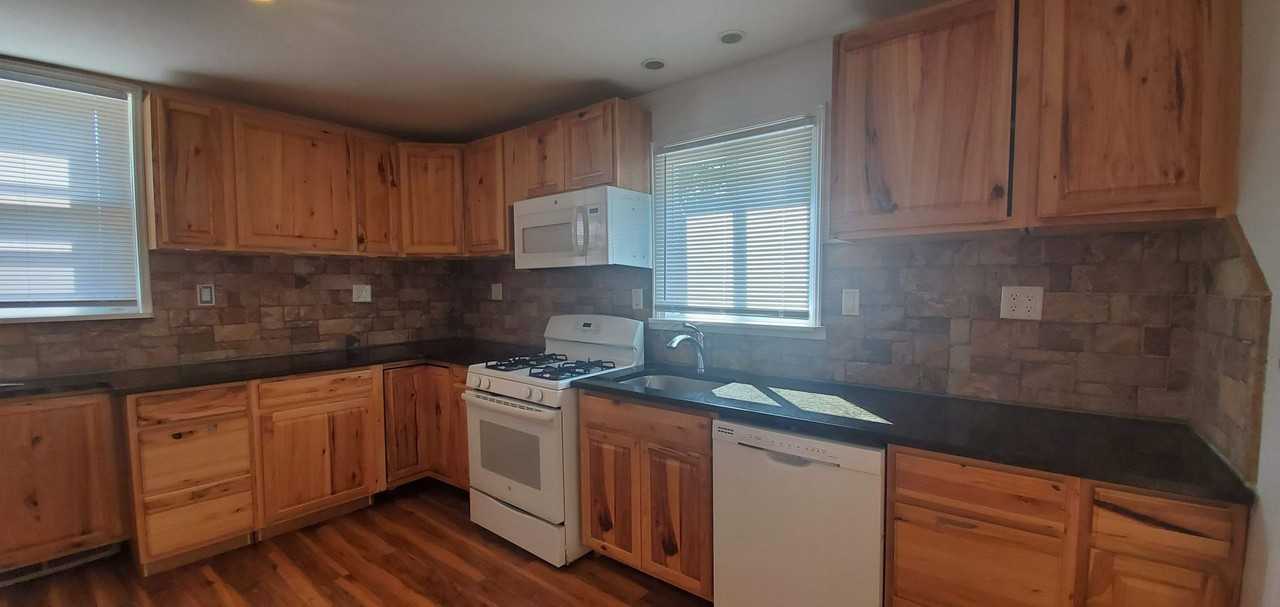 334 Catherine Street - Photo 6 of 19