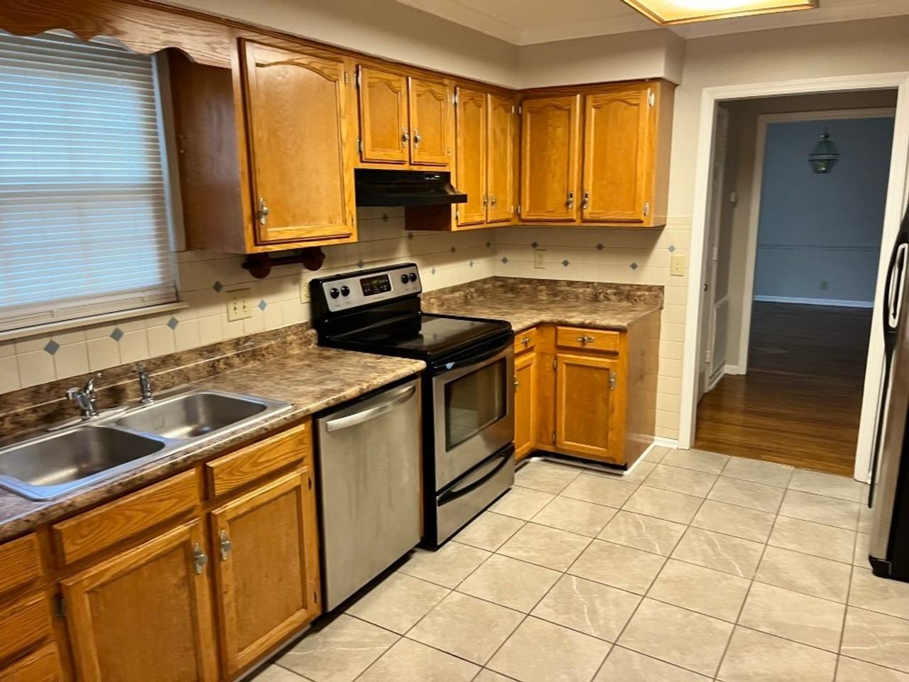 1012 Lonsway Cir - Photo 3 of 17