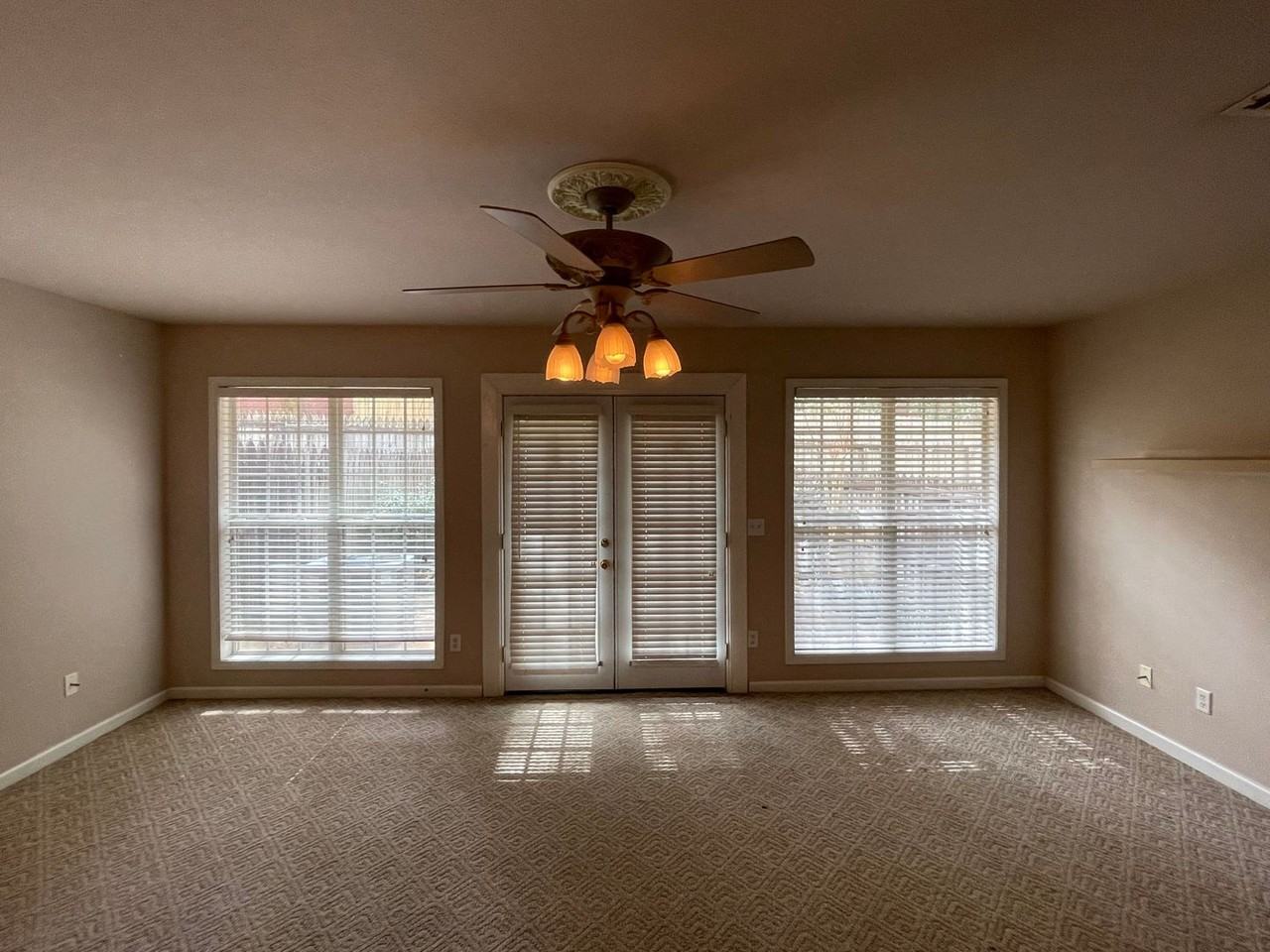 112 Foxchase Ln - Photo 3 of 15