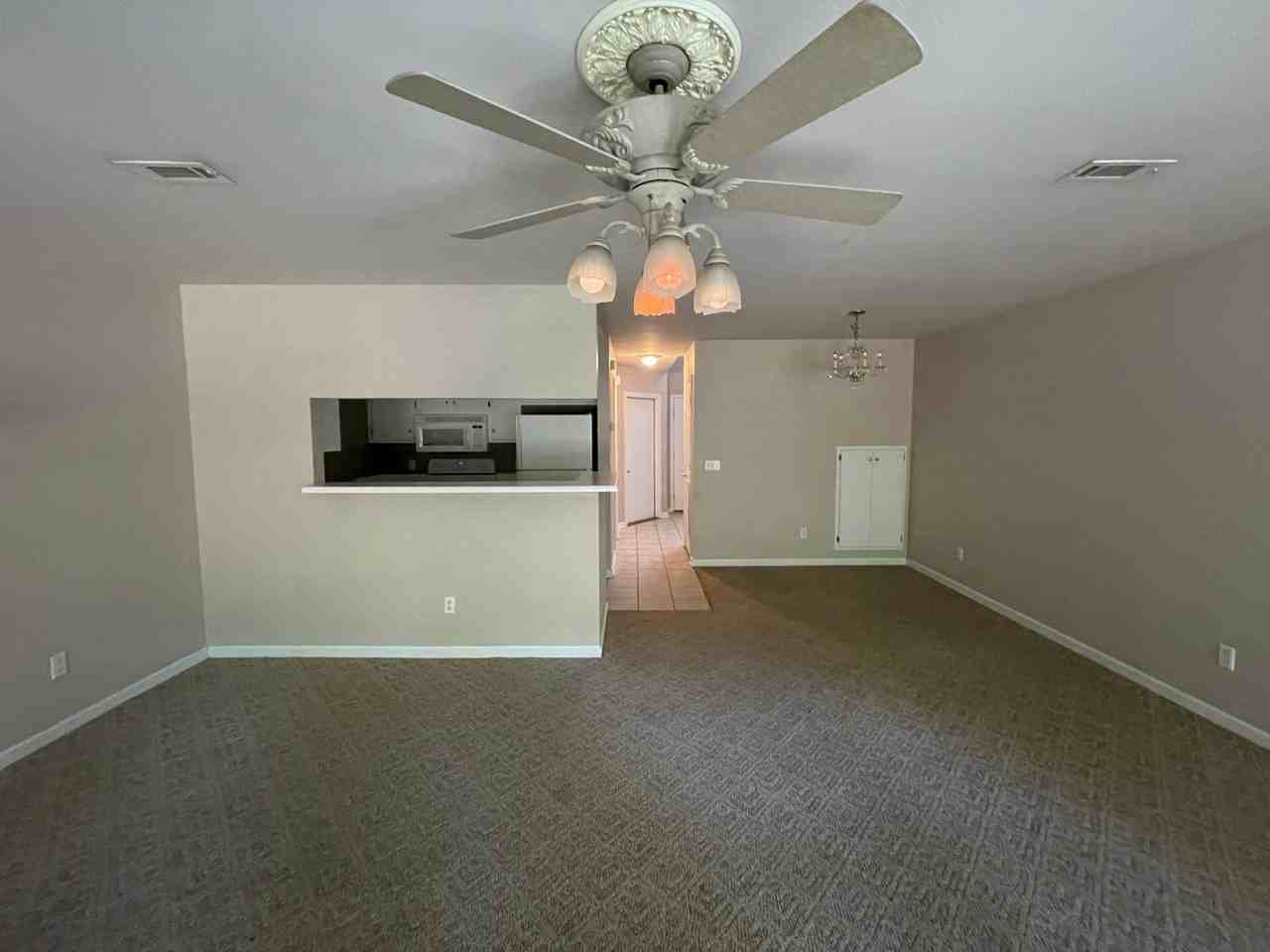 112 Foxchase Ln - Photo 4 of 15