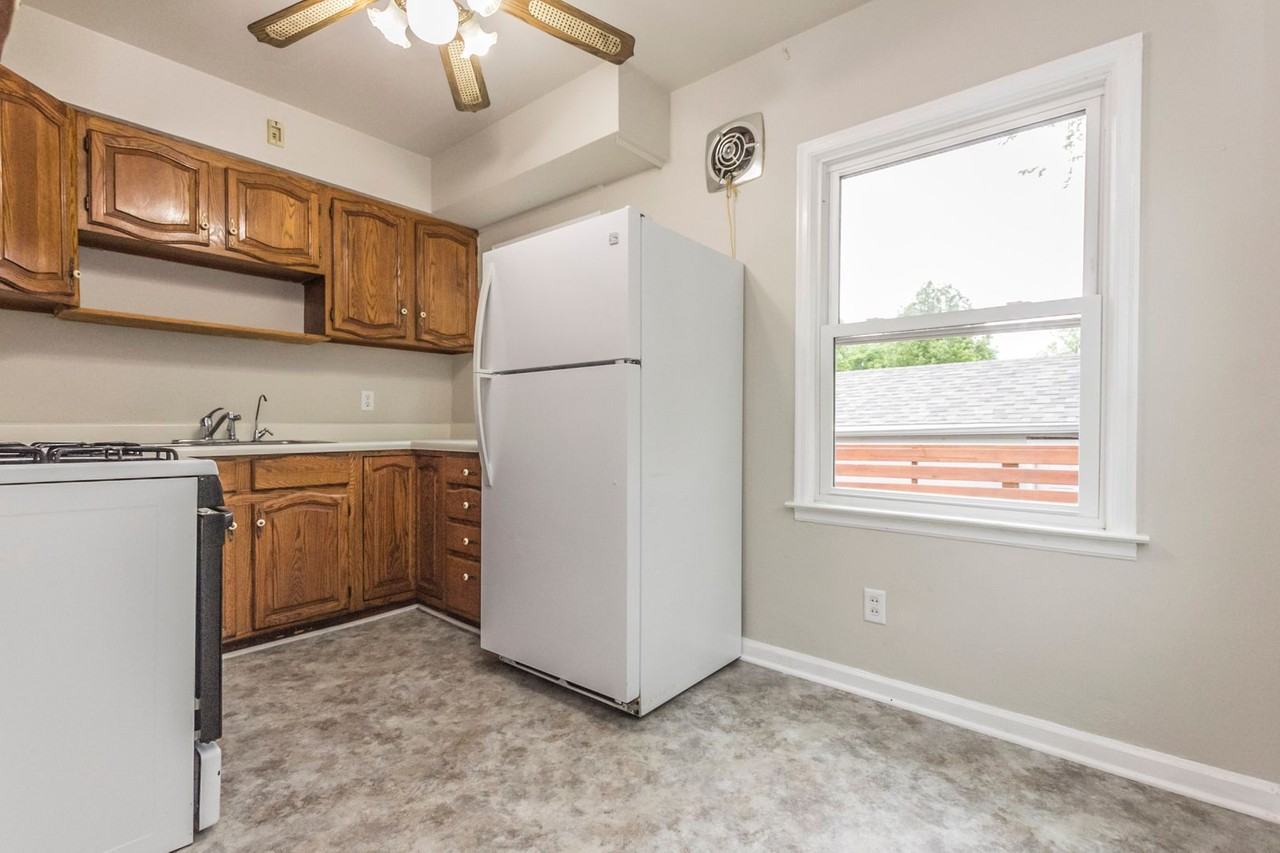 3919 Lawnwoods Dr - Photo 3 of 15