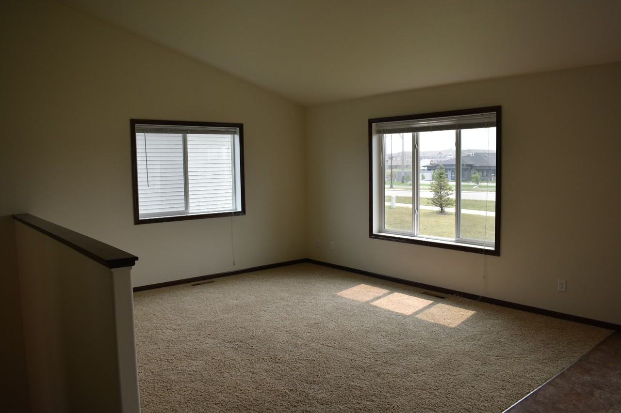 453 Foxtail Dr - Photo 5 of 8