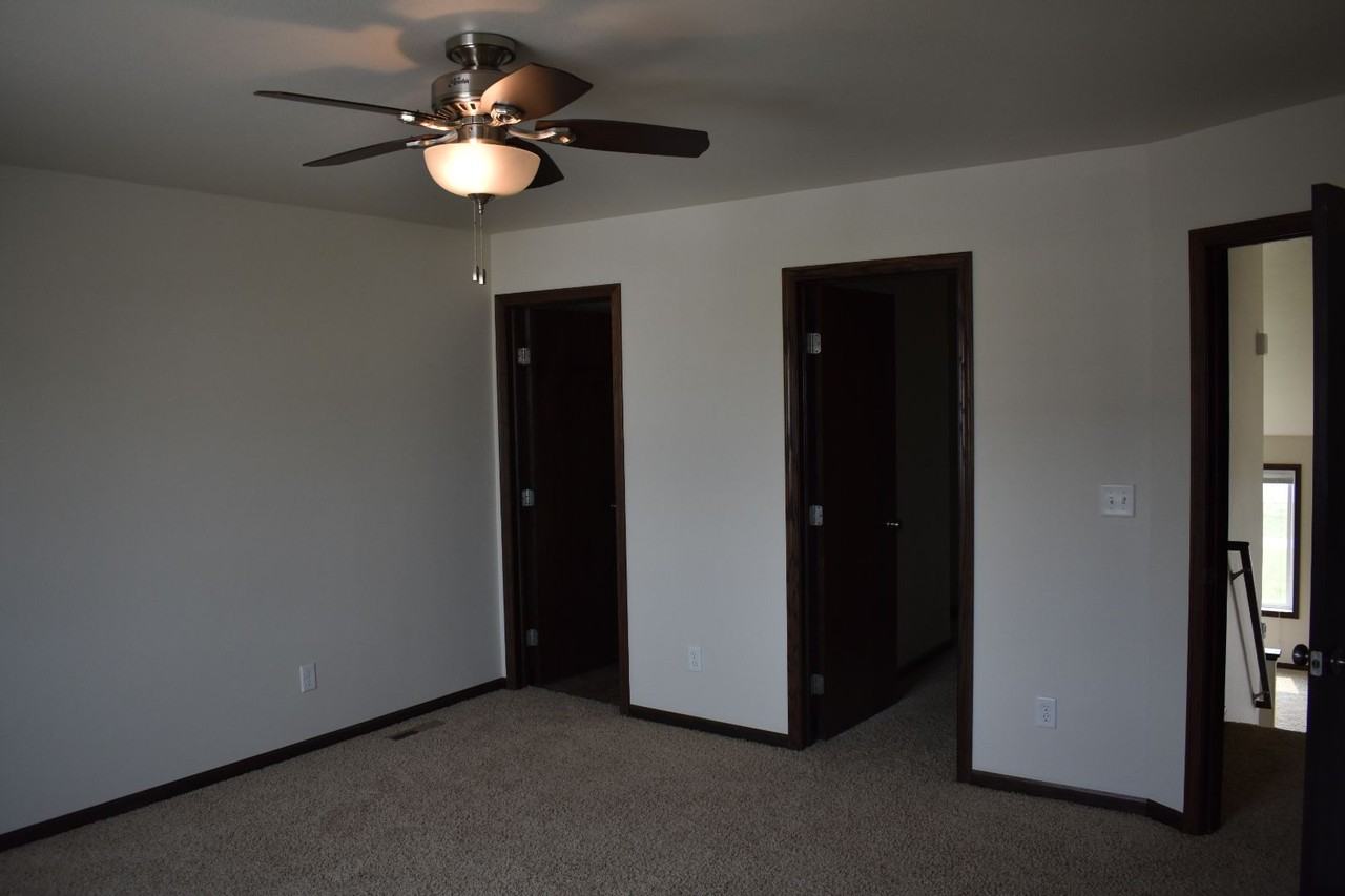 453 Foxtail Dr - Photo 7 of 8