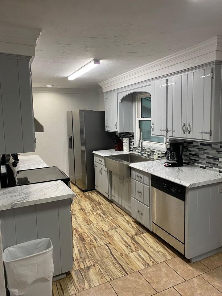 1204 Shadow Ln - Photo 2 of 8