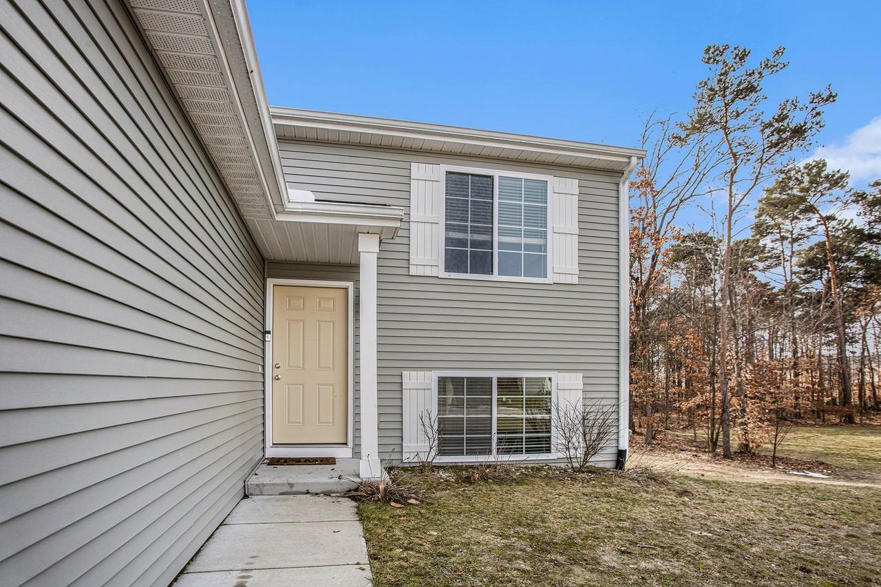 2375 Bethie Dr - Photo 2 of 27