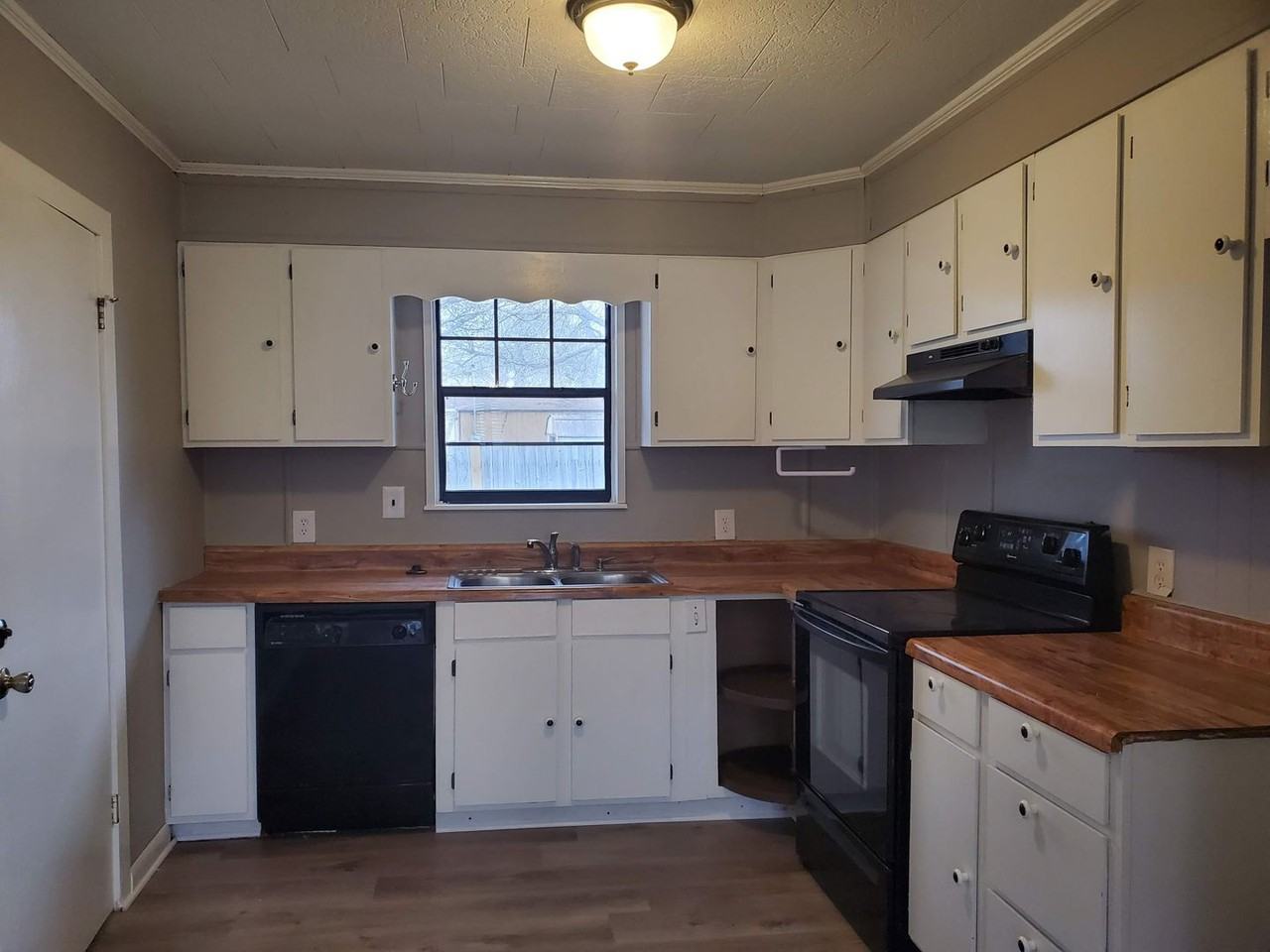 1000 Ronald St - Photo 3 of 8