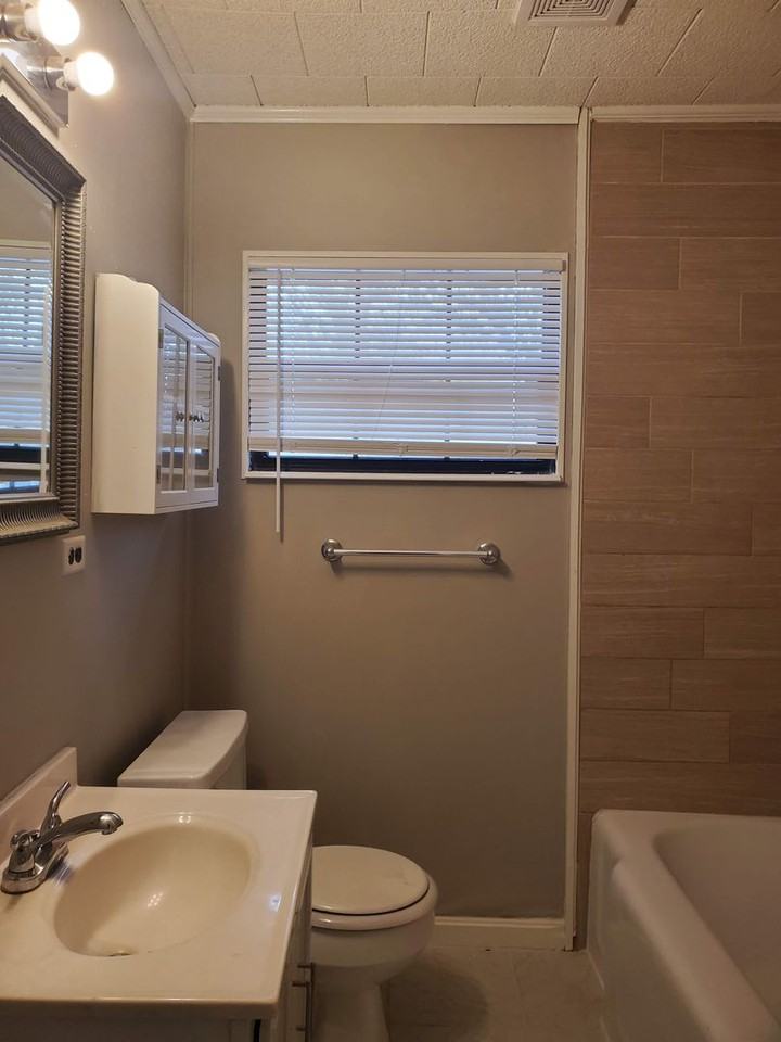 1000 Ronald St - Photo 5 of 8