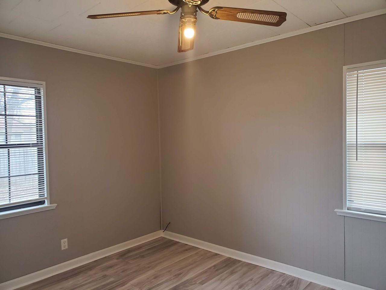1000 Ronald St - Photo 6 of 8