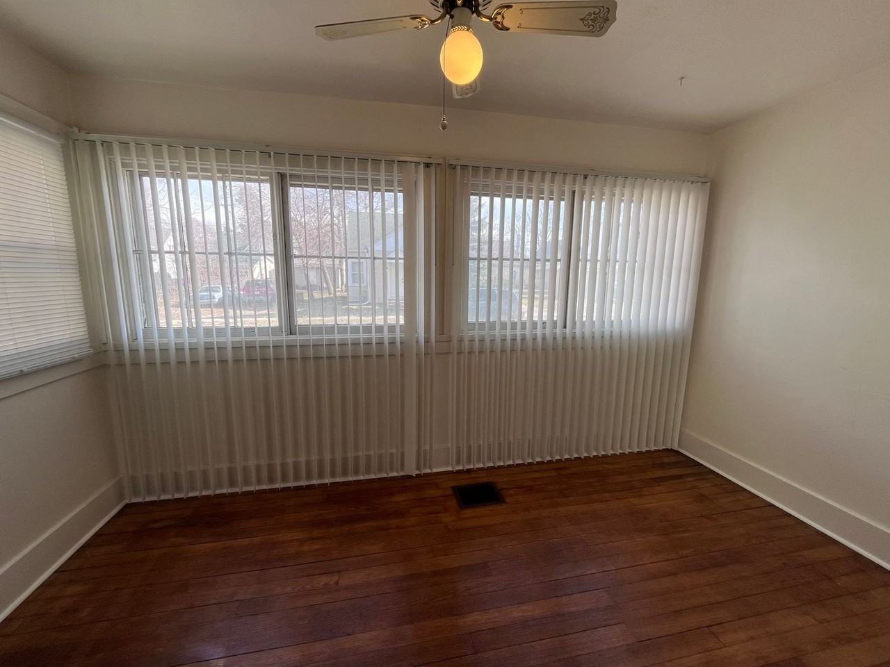 317 S Cottage Ave - Photo 2 of 11