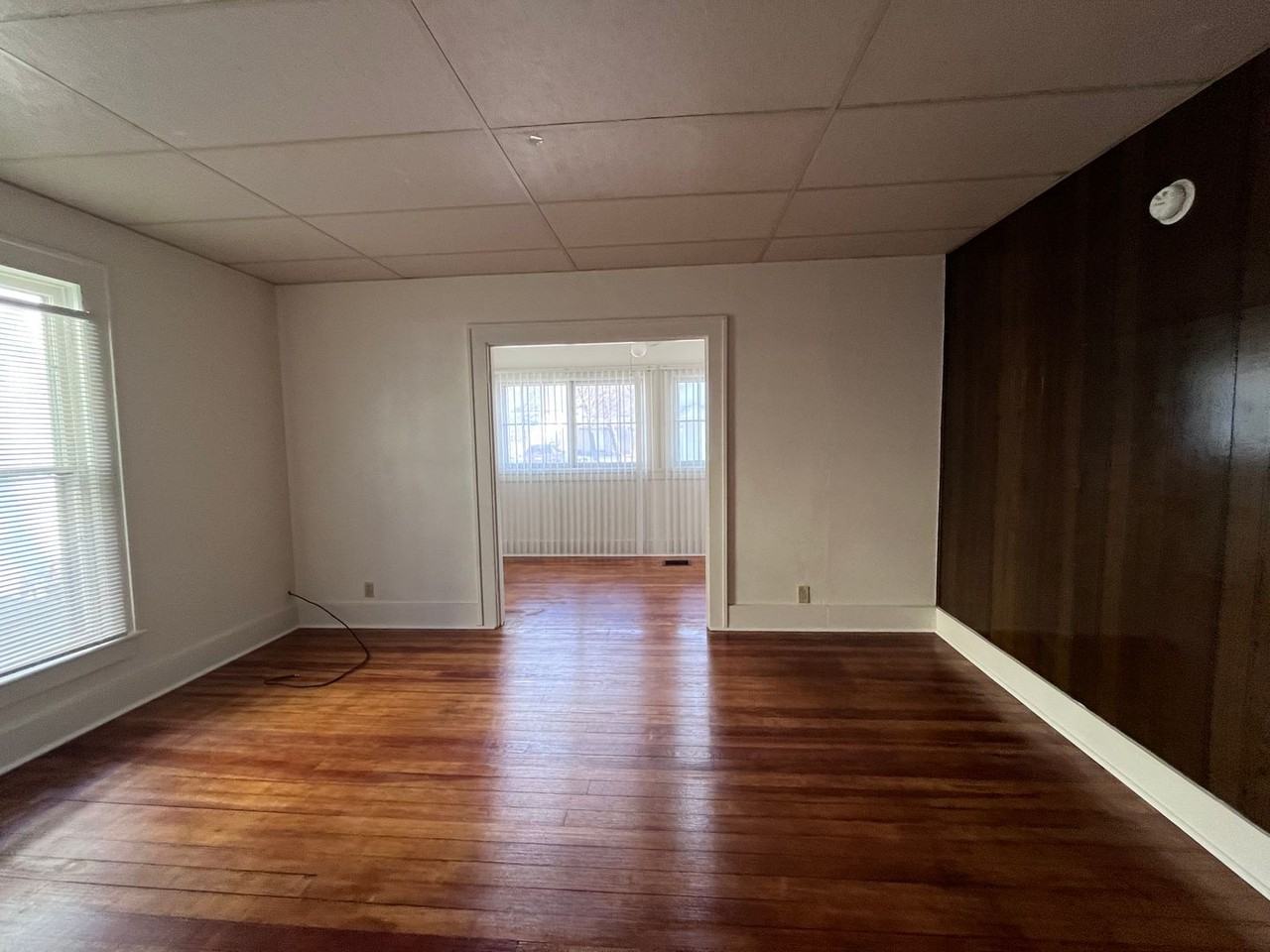 317 S Cottage Ave - Photo 3 of 11