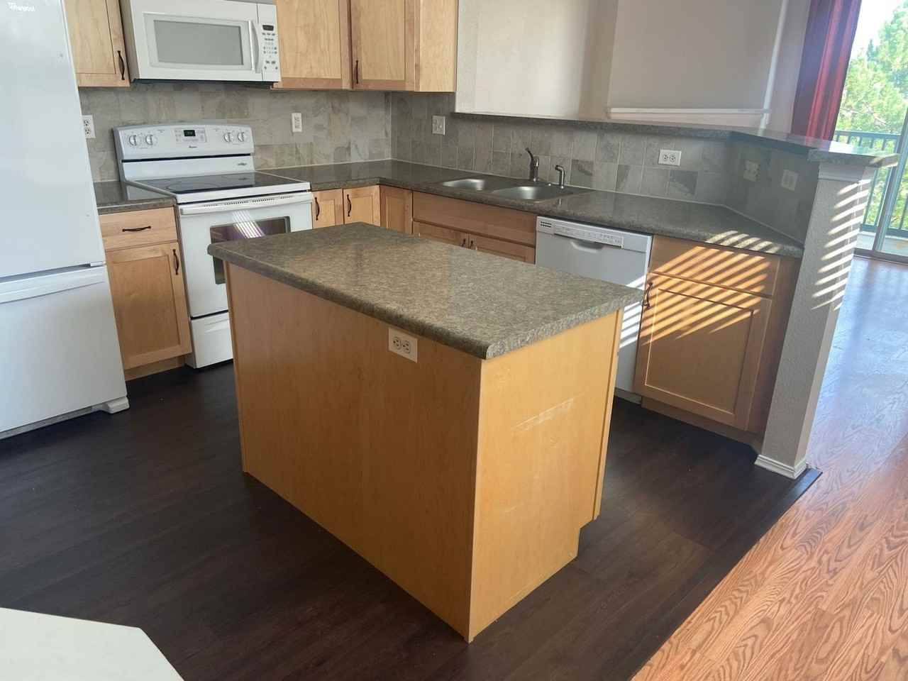 2089 Eagle Ave - Photo 3 of 17